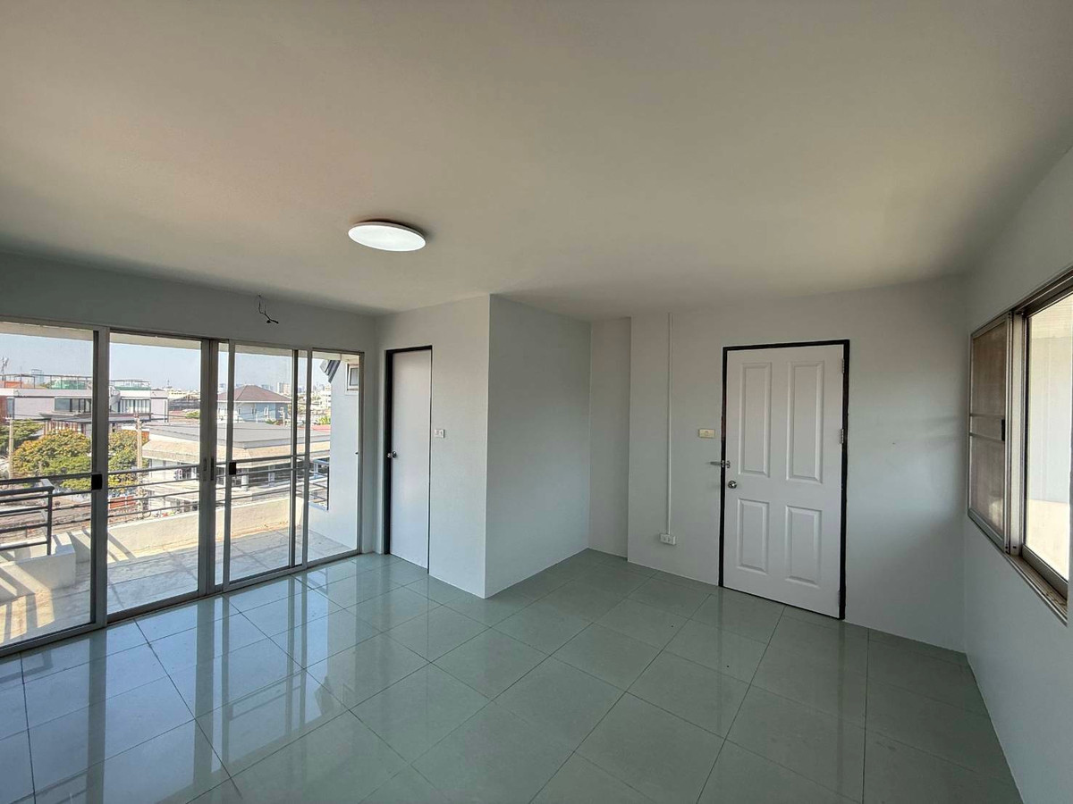 ขายโฮมออฟฟิศรัชดา ห้วยขวาง : สินธานี ลาดพร้าว 80 / 4 ห้องนอน (ขาย), Sinthanee Ladprao 80 / 4 Bedrooms (FOR SALE) JANE046