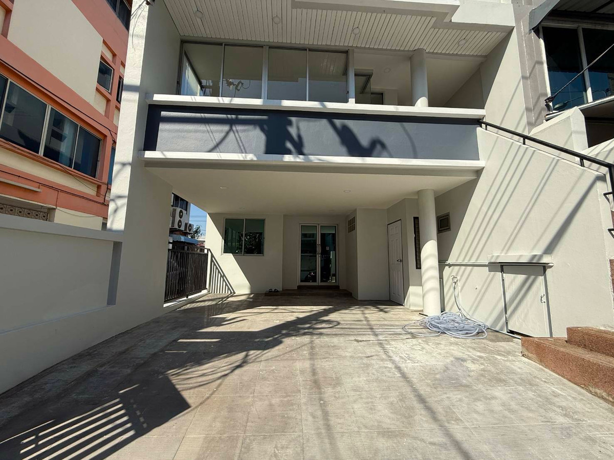 ขายโฮมออฟฟิศรัชดา ห้วยขวาง : สินธานี ลาดพร้าว 80 / 4 ห้องนอน (ขาย), Sinthanee Ladprao 80 / 4 Bedrooms (FOR SALE) JANE046