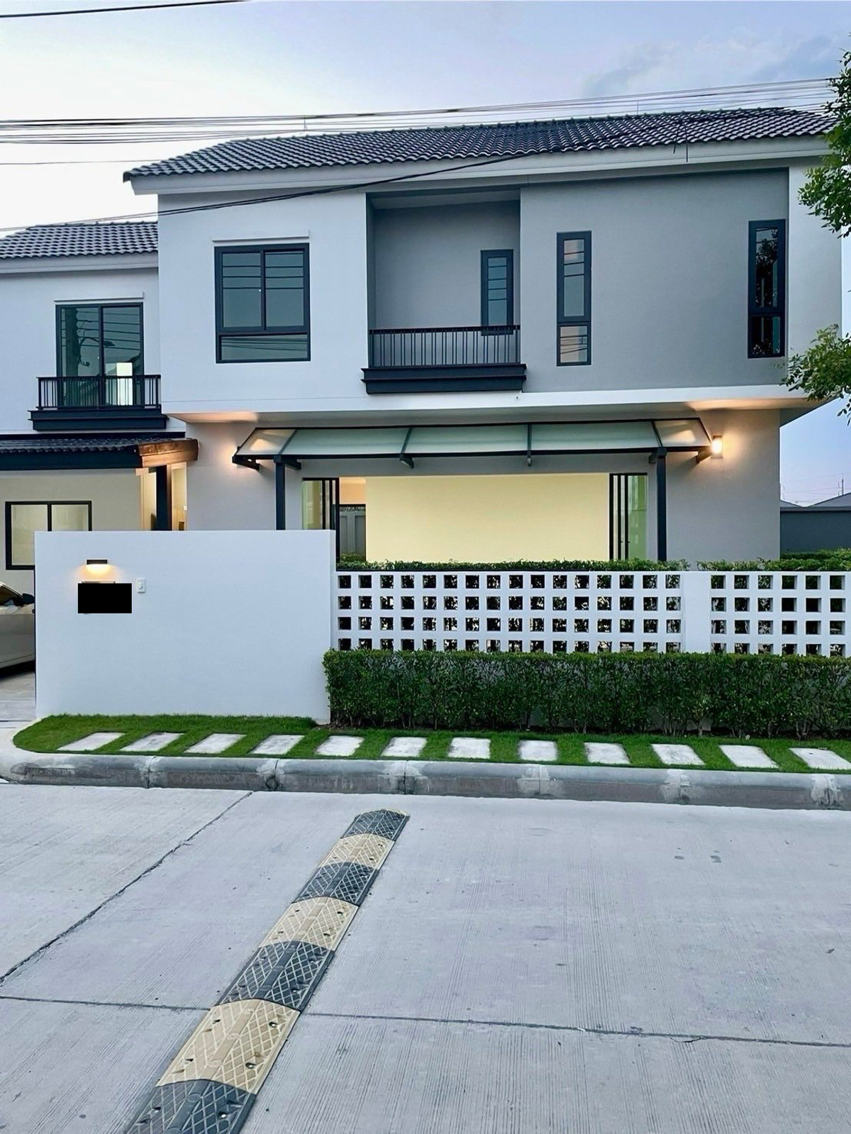 For RentHouseSamut Prakan,Samrong : For rent, 57.6 sq m, 4 bedrooms, 3 bathrooms, 2-story detached house, Pimnara Srinakarin, Bangna.