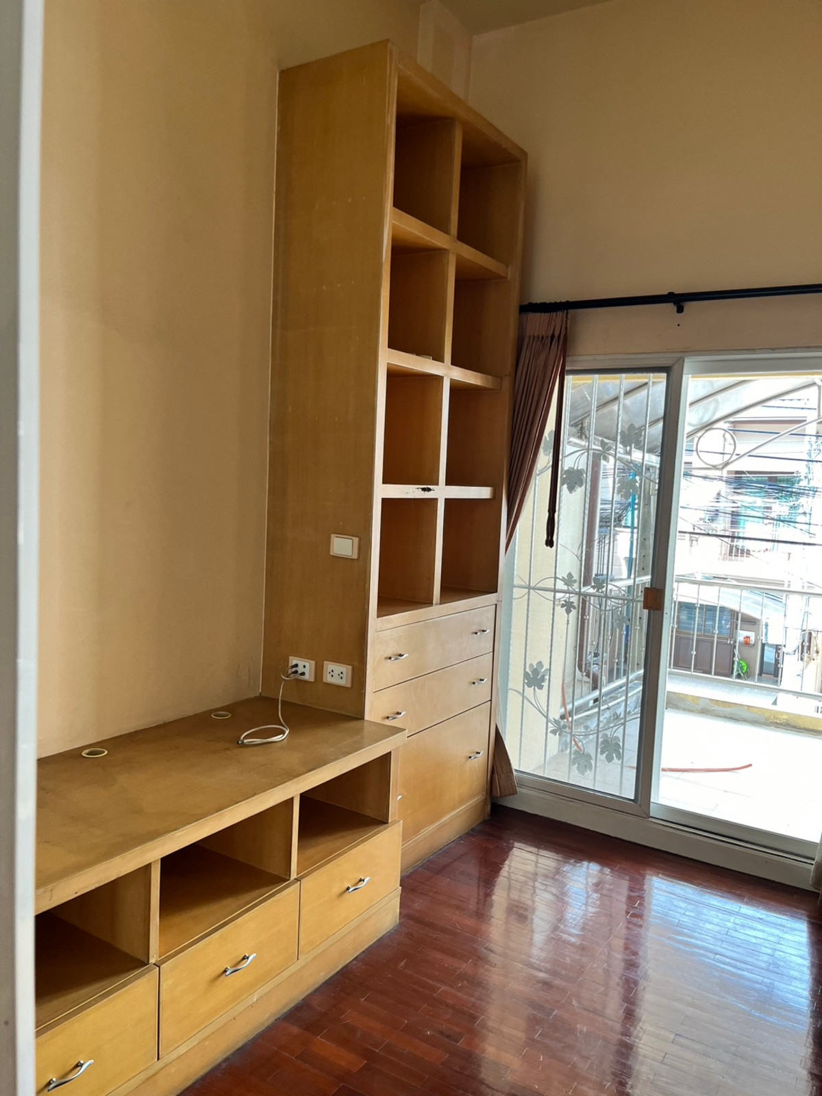 ขายทาวน์โฮมรัชดา ห้วยขวาง : บ้านกลางเมือง เหม่งจ๋าย รัชดา 2 / 3 ห้องนอน (ขาย), Baan Klang Muang Mengjai Ratchada 2 / 3 Bedrooms (FOR SALE) JANE040