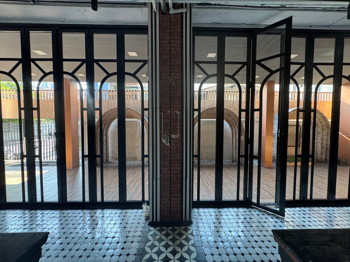 For RentRetail SpaceSukhumvit, Asoke, Thonglor : For rent, Retail Sukhumvit 87 sq m., near BTS Phrom Phong, near Emporium & EmQuartier.