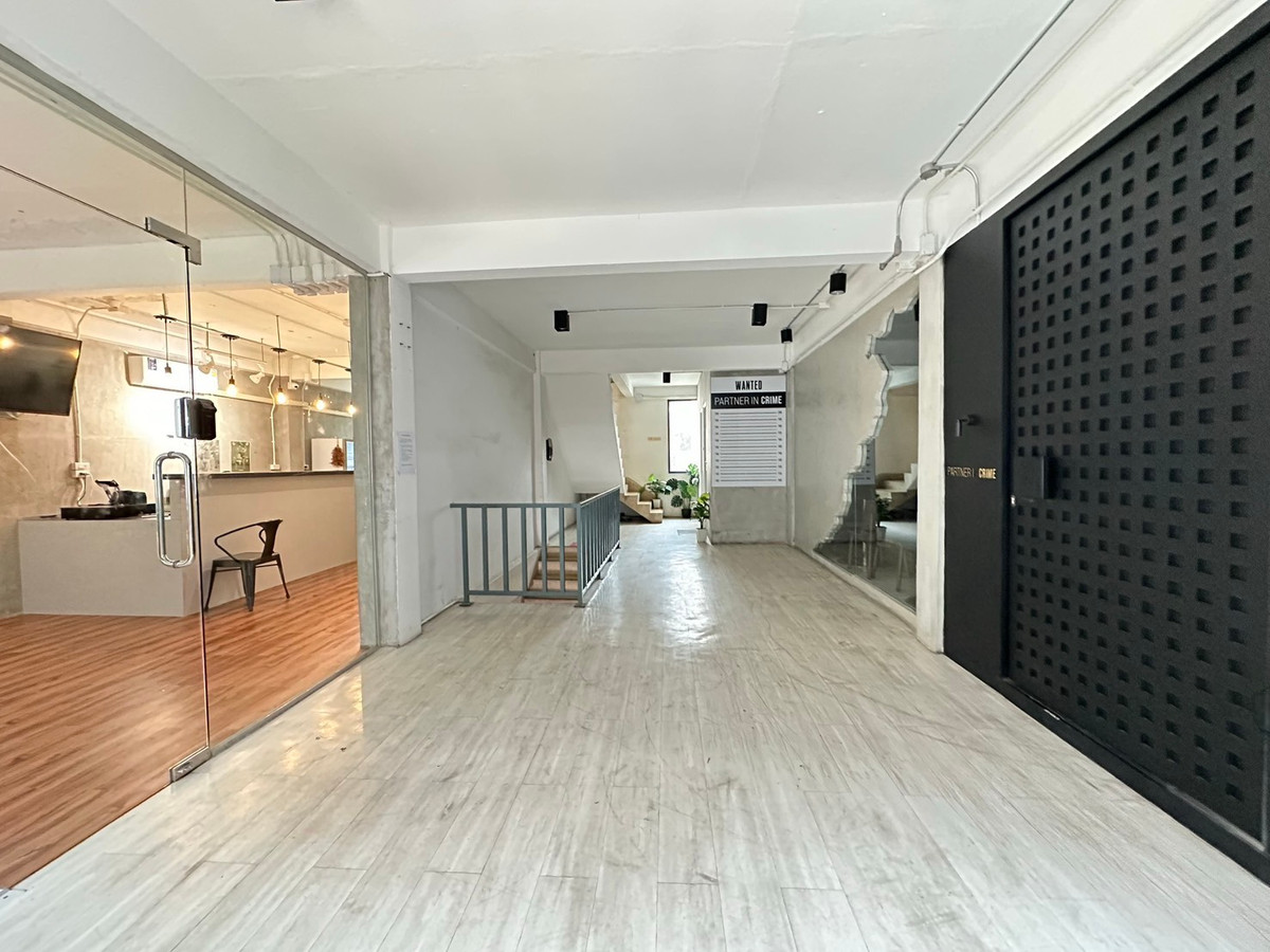 For RentOfficeSapankwai,Jatujak : Free space for rent 120 sq m. Can register a company, suitable for an office.