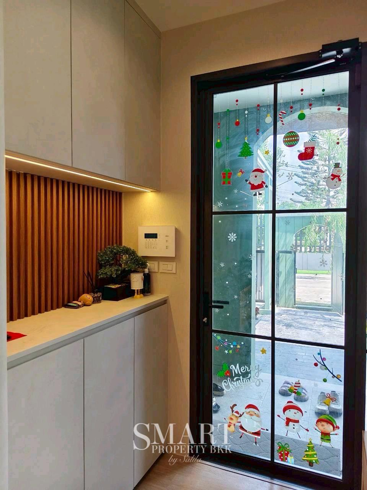 ให้เช่าบ้านปทุมธานี รังสิต ธรรมศาสตร์ : ✨ Luxury House for Rent – Saransiri Rangsit 2  หน้าบ้านไม่ติดใคร บ้านติด    solar cell  ช่วยประหยัดไฟ 
(สราญสิริ รังสิต 2 ใกล้ทางด่วนบางพูน-รังสิต  ใกล้ฟิวเจอร์พาร์ครังสิตรังสิต)