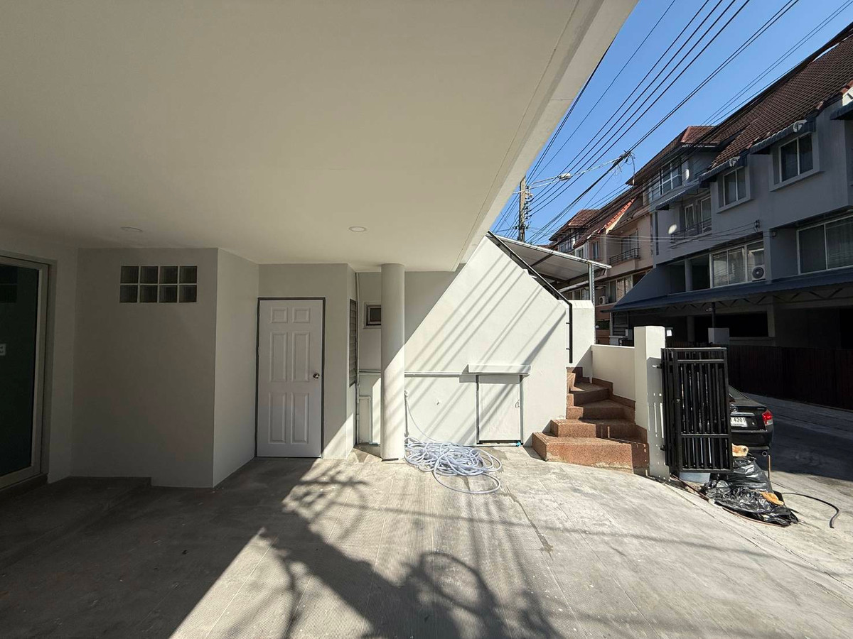 ขายโฮมออฟฟิศรัชดา ห้วยขวาง : สินธานี ลาดพร้าว 80 / 4 ห้องนอน (ขาย), Sinthanee Ladprao 80 / 4 Bedrooms (FOR SALE) JANE046