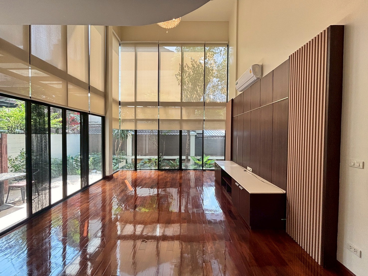 For RentHouseSukhumvit, Asoke, Thonglor : House for Rent – 3 Bedrooms, Walking Distance to BTS Phrom Phong & Emporium **NO CO-AGENT**