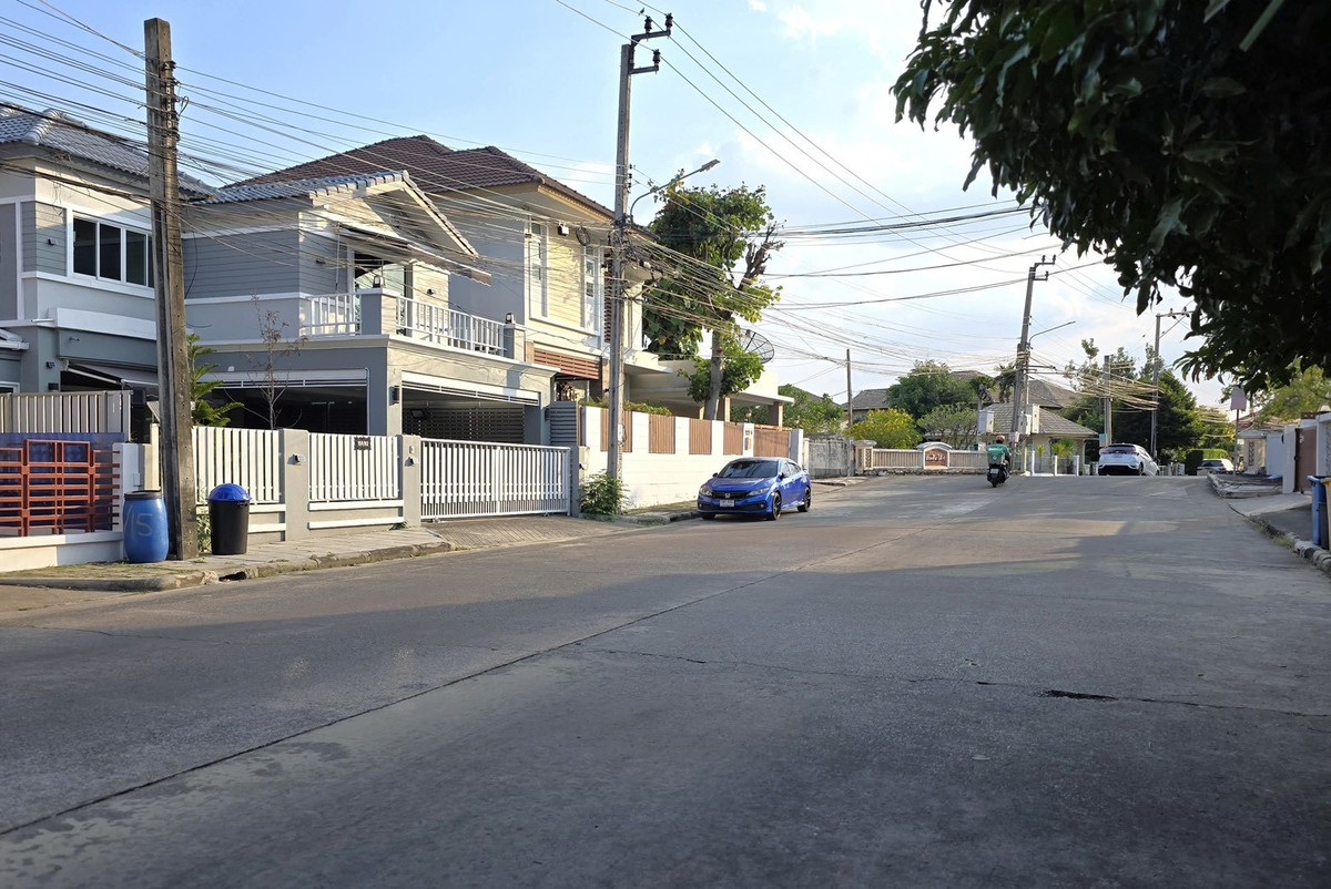 ให้เช่าบ้านนวมินทร์ รามอินทรา : ให้เช่าบ้านเดี่ยว เรสซิเด้นซ์พาร์ค ชวนชื่นซิตี้  4 ห้องนอน 4 ห้องน้ำ จอดรถ 2 คัน 