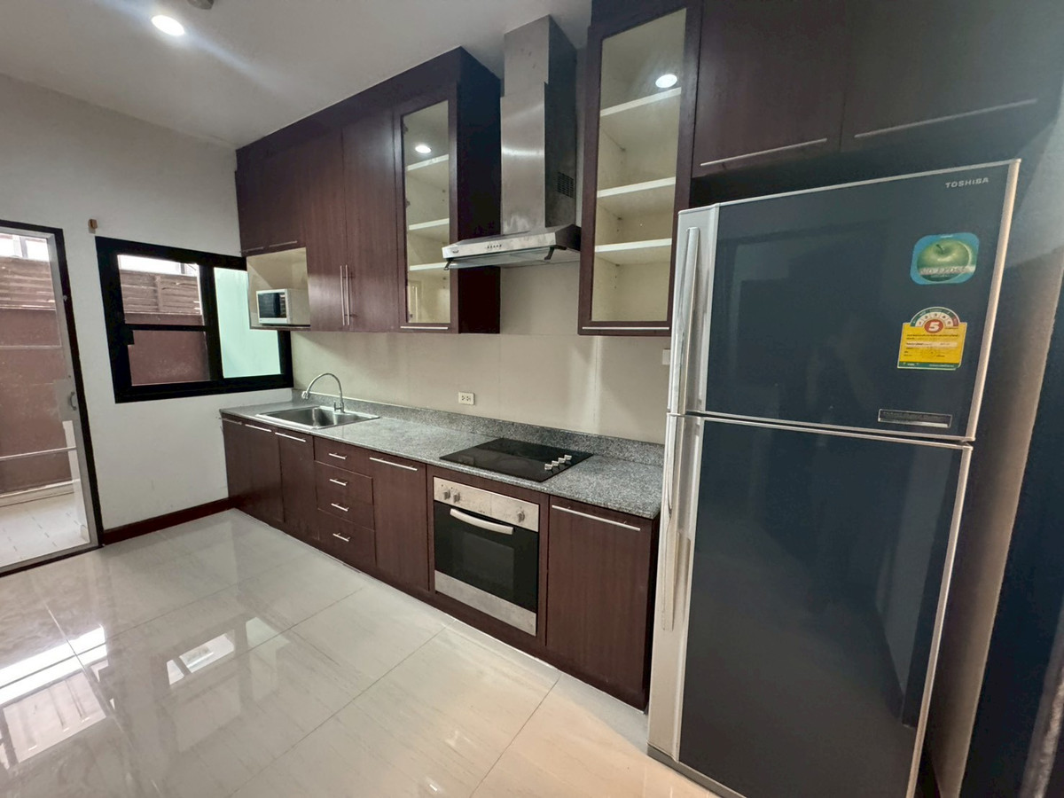 For RentHouseSukhumvit, Asoke, Thonglor : House for Rent – 3 Bedrooms, Walking Distance to BTS Phrom Phong & Emporium **NO CO-AGENT**