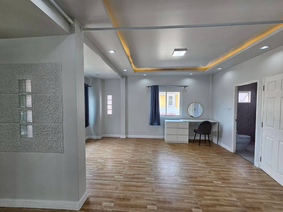 ให้เช่าบ้านนวมินทร์ รามอินทรา : ให้เช่าบ้านเดี่ยว เรสซิเด้นซ์พาร์ค ชวนชื่นซิตี้  4 ห้องนอน 4 ห้องน้ำ จอดรถ 2 คัน 