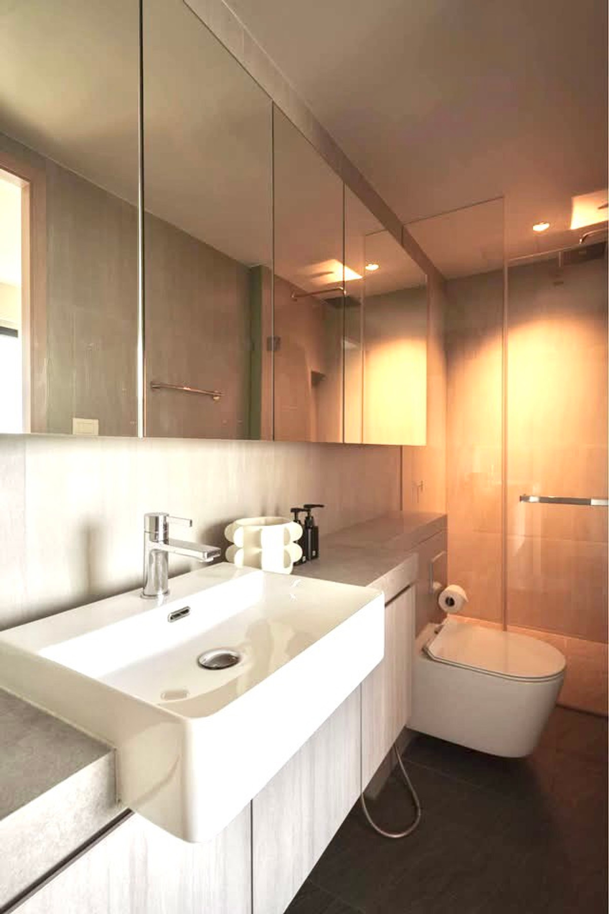 ให้เช่าคอนโดสีลม ศาลาแดง บางรัก : ให้เช่า คอนโด  The Lofts Silom  2 ห้องนอน  122 ตร.ม. ห้องใหม่ เพิ่งตกแต่งเสร็จโดย Designer 