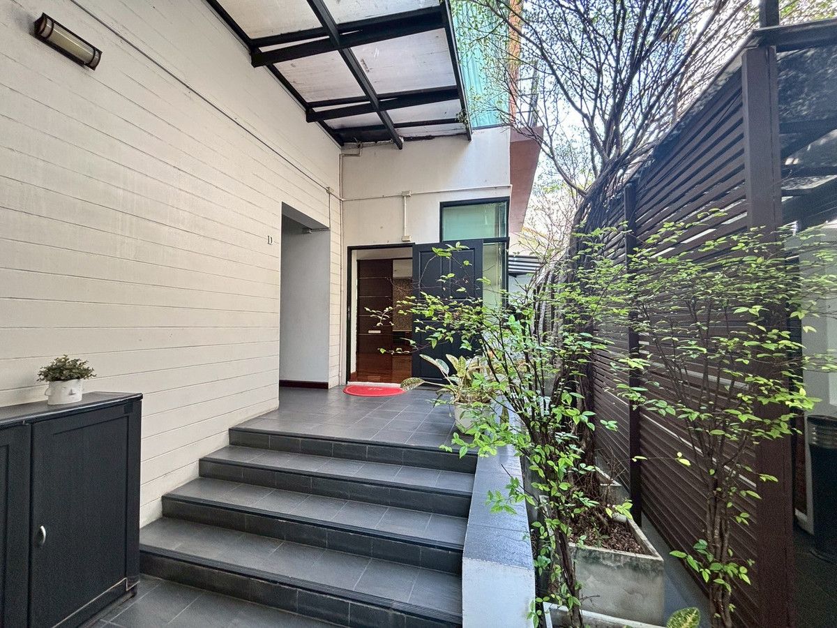 For RentHouseSukhumvit, Asoke, Thonglor : House for Rent – 3 Bedrooms, Walking Distance to BTS Phrom Phong & Emporium **NO CO-AGENT**