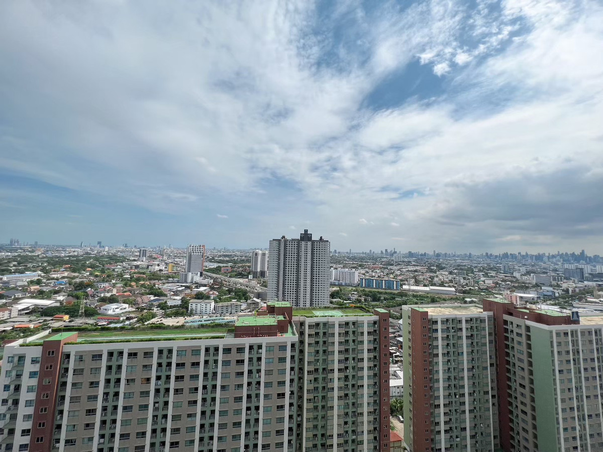 For RentCondoPattanakan, Srinakarin : Condo for rent, Rich Park Triple Station, high building view room. Good location near Hua Mak BTS.