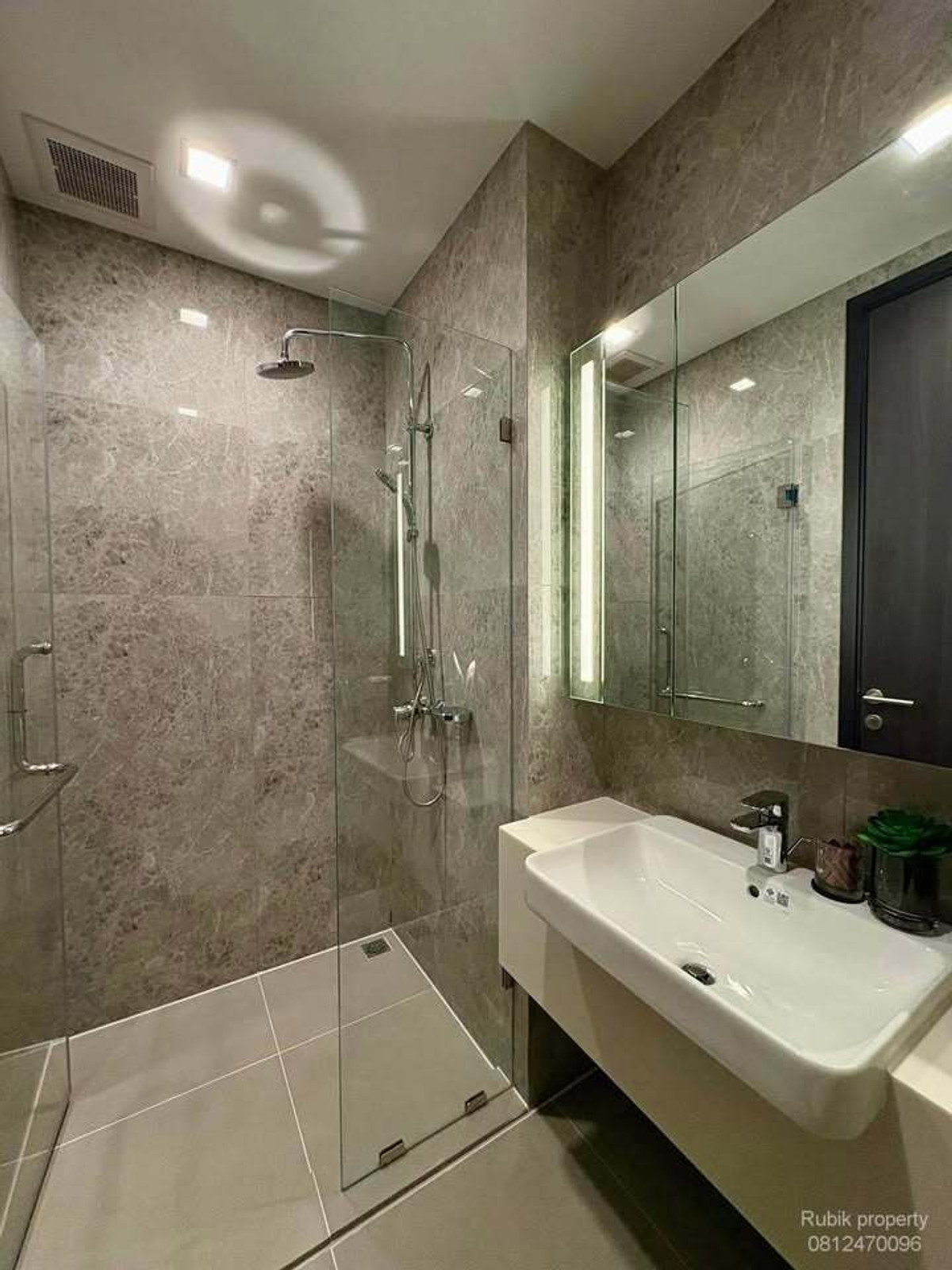 For RentCondoAri,Anusaowaree : 🏙 **Condo for rent, Noble Around Ari** RB1810, premium location, next to BTS Ari, in the heart of the popular lifestyle area.