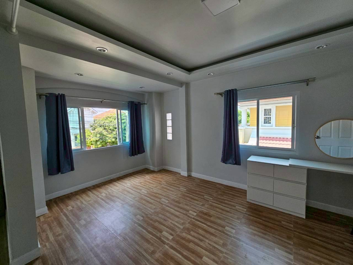 ให้เช่าบ้านนวมินทร์ รามอินทรา : ให้เช่าบ้านเดี่ยว เรสซิเด้นซ์พาร์ค ชวนชื่นซิตี้  4 ห้องนอน 4 ห้องน้ำ จอดรถ 2 คัน 