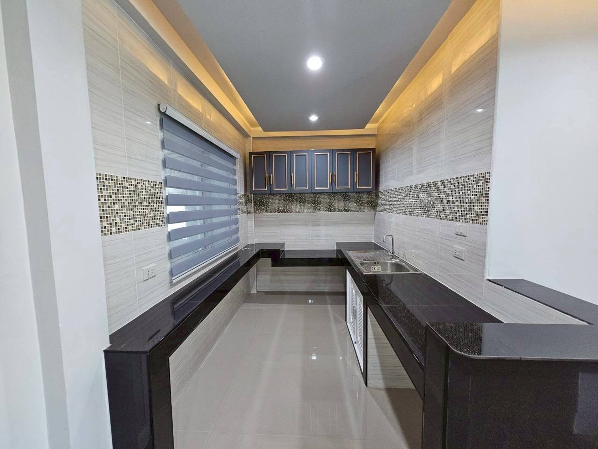 ให้เช่าบ้านนวมินทร์ รามอินทรา : ให้เช่าบ้านเดี่ยว เรสซิเด้นซ์พาร์ค ชวนชื่นซิตี้  4 ห้องนอน 4 ห้องน้ำ จอดรถ 2 คัน 