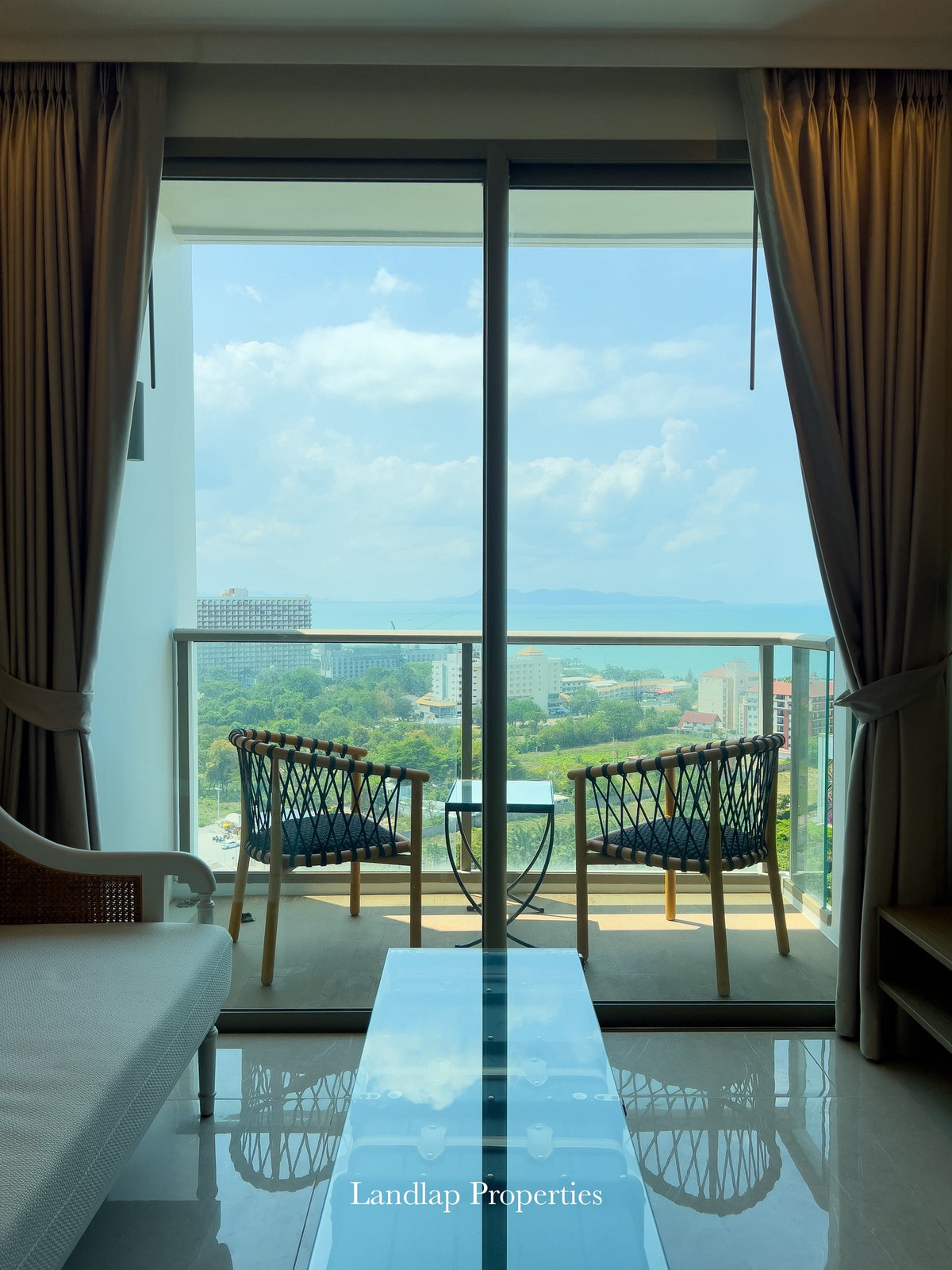 ให้เช่าพัทยา บางแสน ชลบุรี สัตหีบ : The Riviera Ocean Drive ห้องสวย บรรยากาศดี เฟอร์นิเจอร์และเครื่องใช้ไฟฟ้าครบ พร้อมเข้าอยู่ 