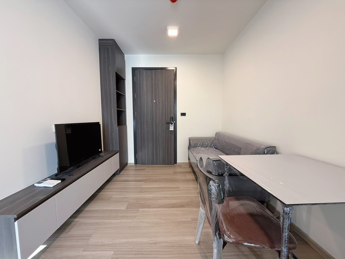 For RentCondoKasetsart, Ratchayothin : Condo for rent, Chapter One More Kaset, near Kasetsart University, Bang Khen, about 500 meters, and near BTS Kasetsart University Station, about 750 meters.