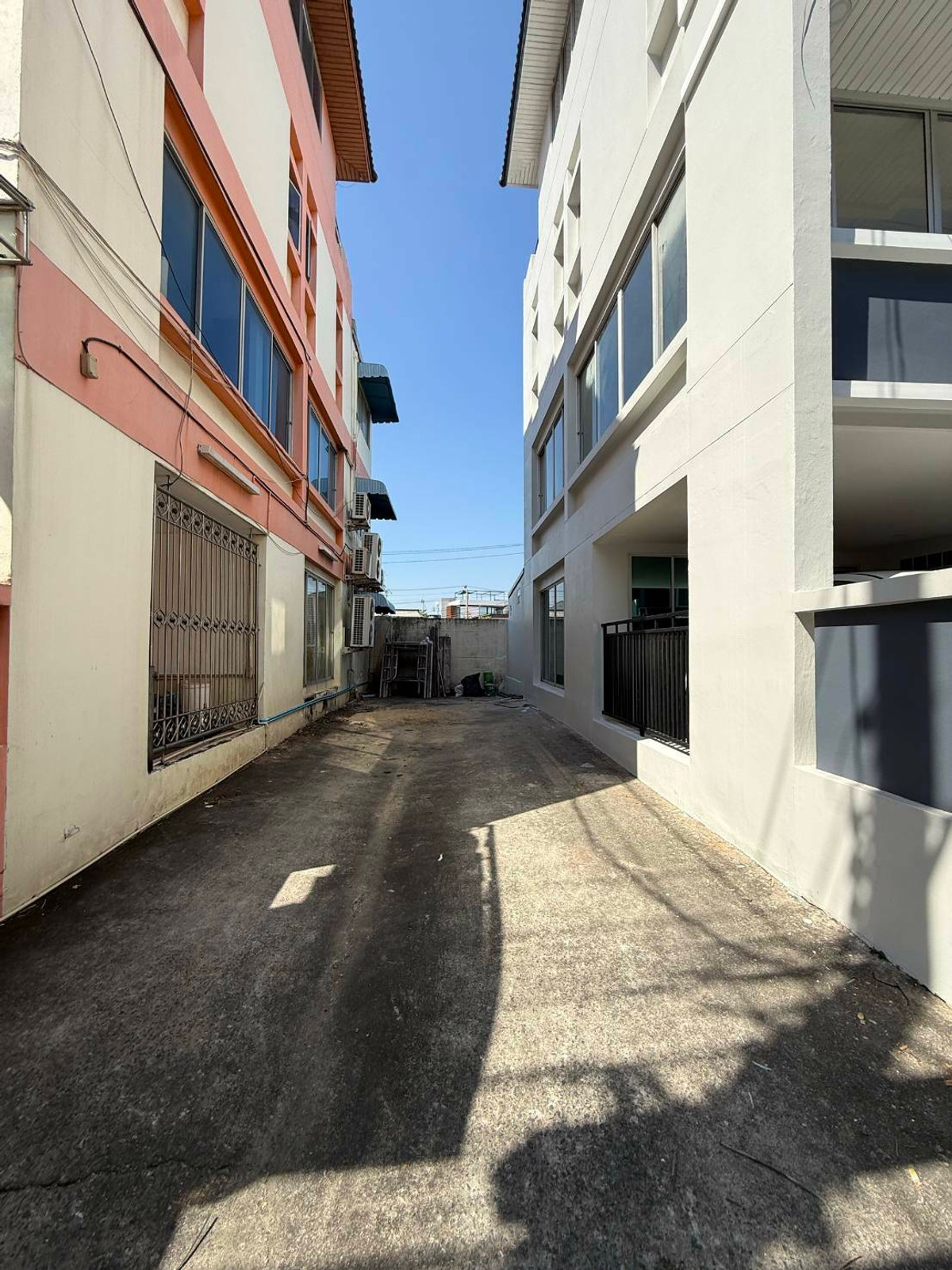 ขายโฮมออฟฟิศรัชดา ห้วยขวาง : สินธานี ลาดพร้าว 80 / 4 ห้องนอน (ขาย), Sinthanee Ladprao 80 / 4 Bedrooms (FOR SALE) JANE046