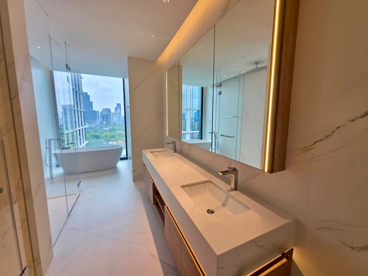 For SaleCondoWitthayu, Chidlom, Langsuan, Ploenchit : EI8HTEEN SEVEN: 3bed 3bath 173sqm. 72,000,000 Corner full lumpini view Am: 0656199198
