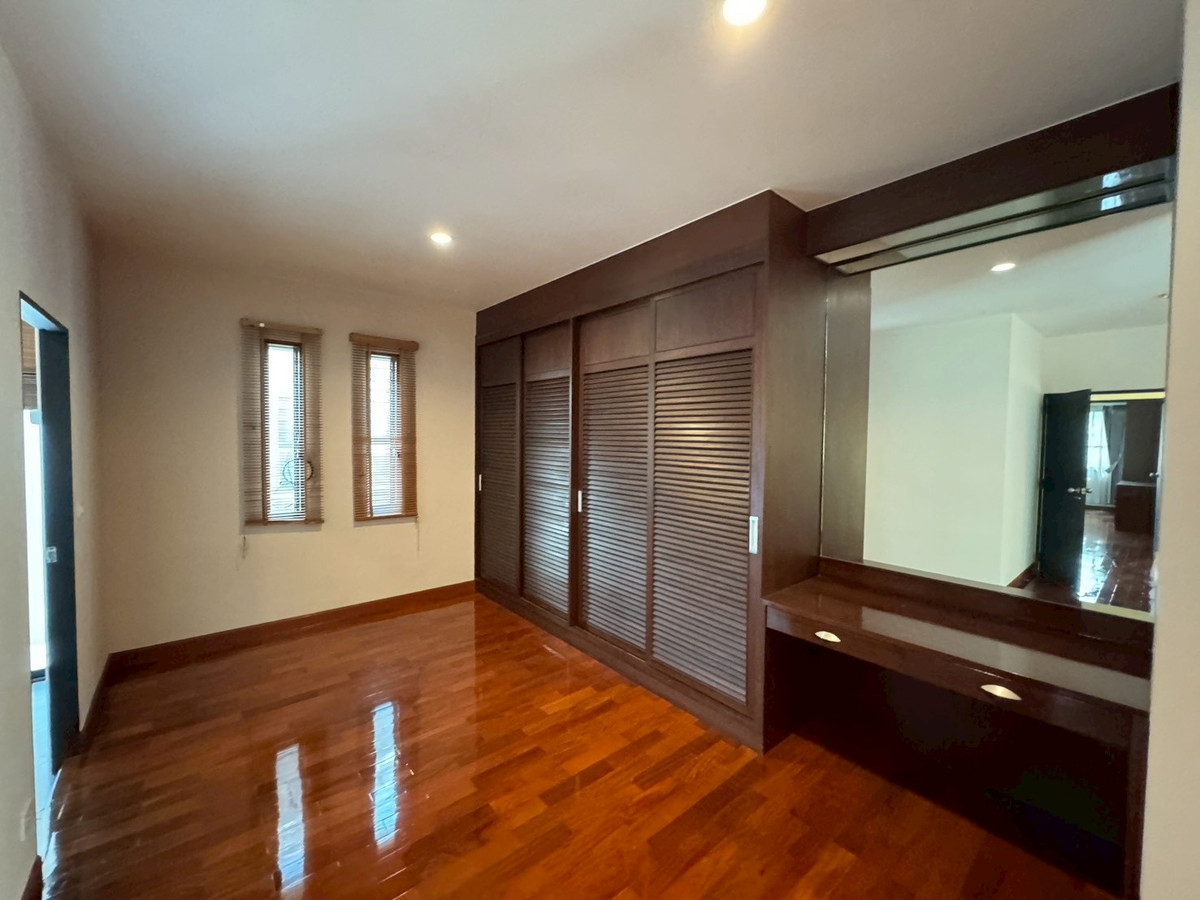 For RentHouseSukhumvit, Asoke, Thonglor : House for Rent – 3 Bedrooms, Walking Distance to BTS Phrom Phong & Emporium **NO CO-AGENT**