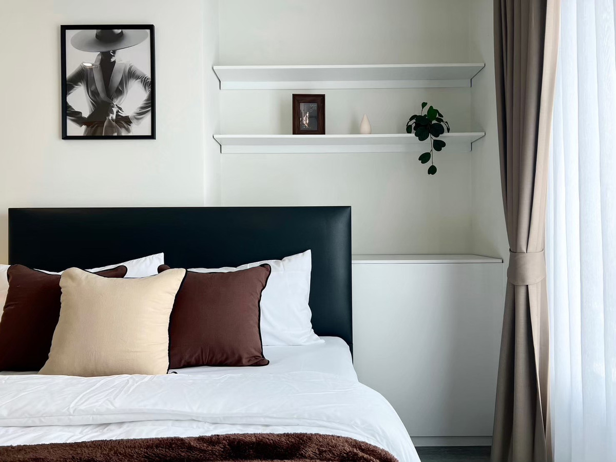 For RentCondoPattanakan, Srinakarin : Condo for rent, Rich Park Triple Station, high building view room. Good location near Hua Mak BTS.