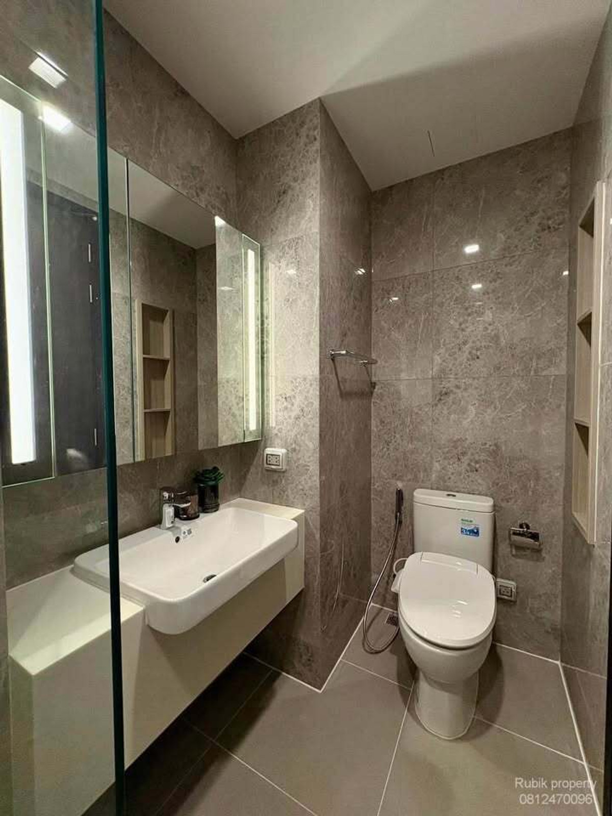 For RentCondoAri,Anusaowaree : 🏙 **Condo for rent, Noble Around Ari** RB1810, premium location, next to BTS Ari, in the heart of the popular lifestyle area.