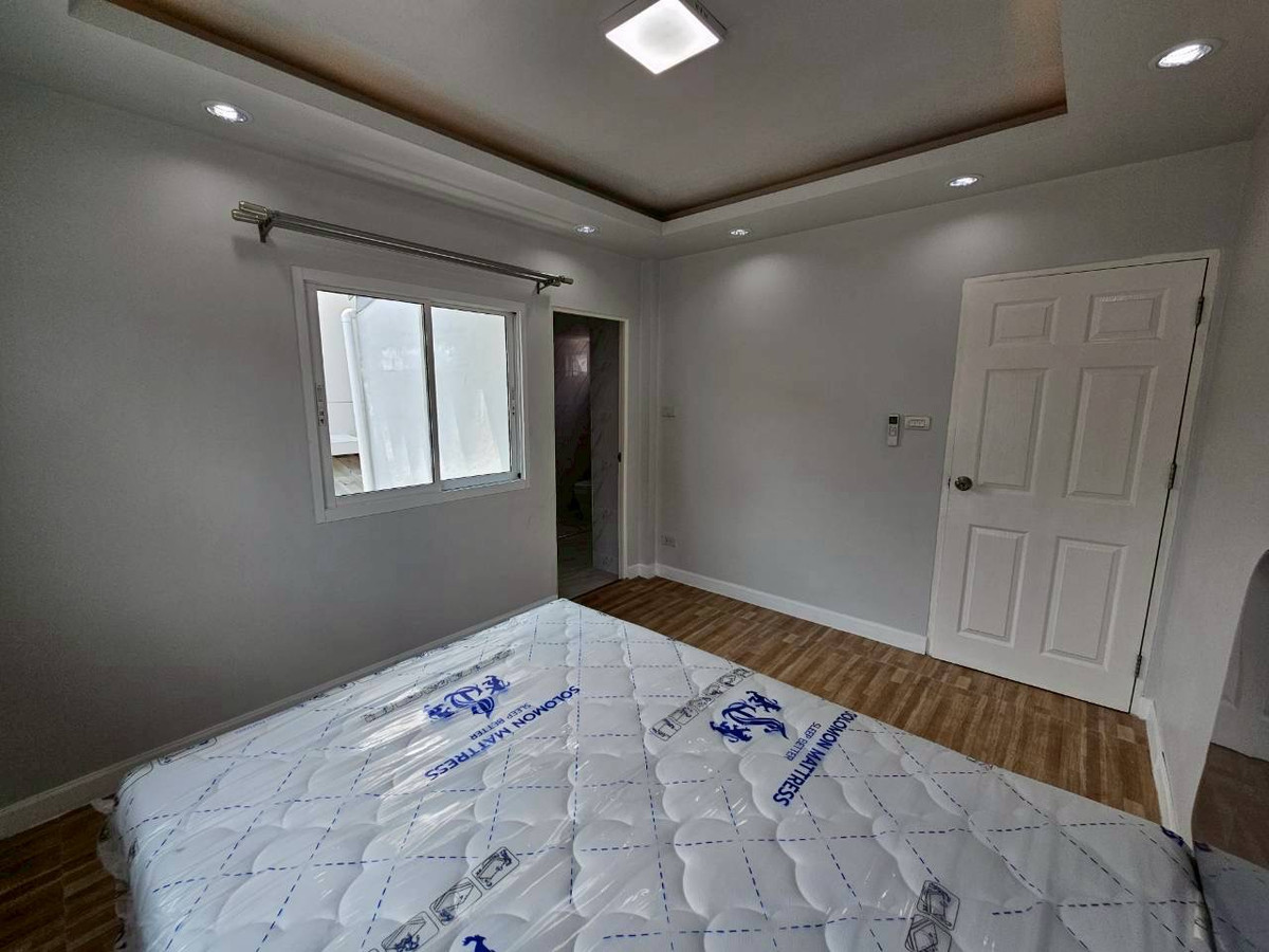 ให้เช่าบ้านนวมินทร์ รามอินทรา : ให้เช่าบ้านเดี่ยว เรสซิเด้นซ์พาร์ค ชวนชื่นซิตี้  4 ห้องนอน 4 ห้องน้ำ จอดรถ 2 คัน 