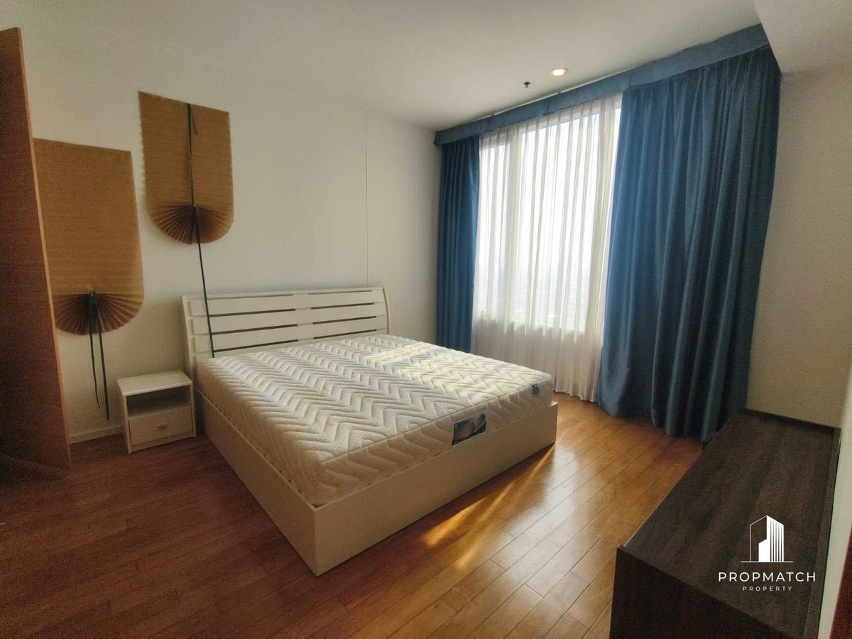 For RentCondoSathorn, Narathiwat : 🔥The Empire Place Sathorn🔥2B2B💫 97Sqm⚡️50,000⚡️Beautiful room, good price in the heart of Sathorn. If interested, contact Putter 📞0928895628 Line: plustor_ss