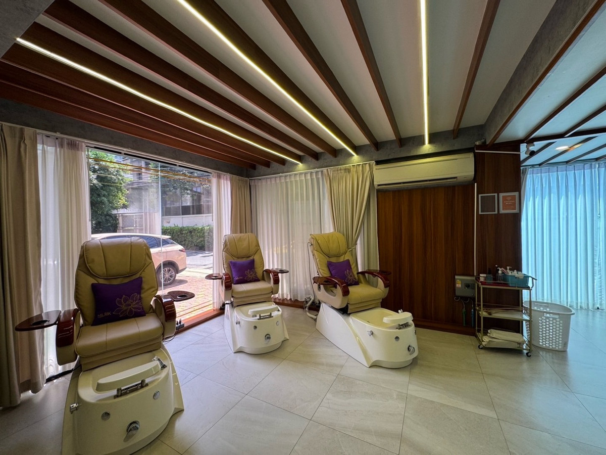 เซ้งร้านค้า/ตลาดนัดสุขุมวิท อโศก ทองหล่อ : เซ้งธุรกิจสปา เอกมัย ตกแต่งไปเยอะมาก เซ้งถูก 1.45 ล้านบาท เหมาะกับคนที่อยู่สายอาชีพสปา ทำธุรกิจเป็น ต่อยอดเป็น มืออาชีพ