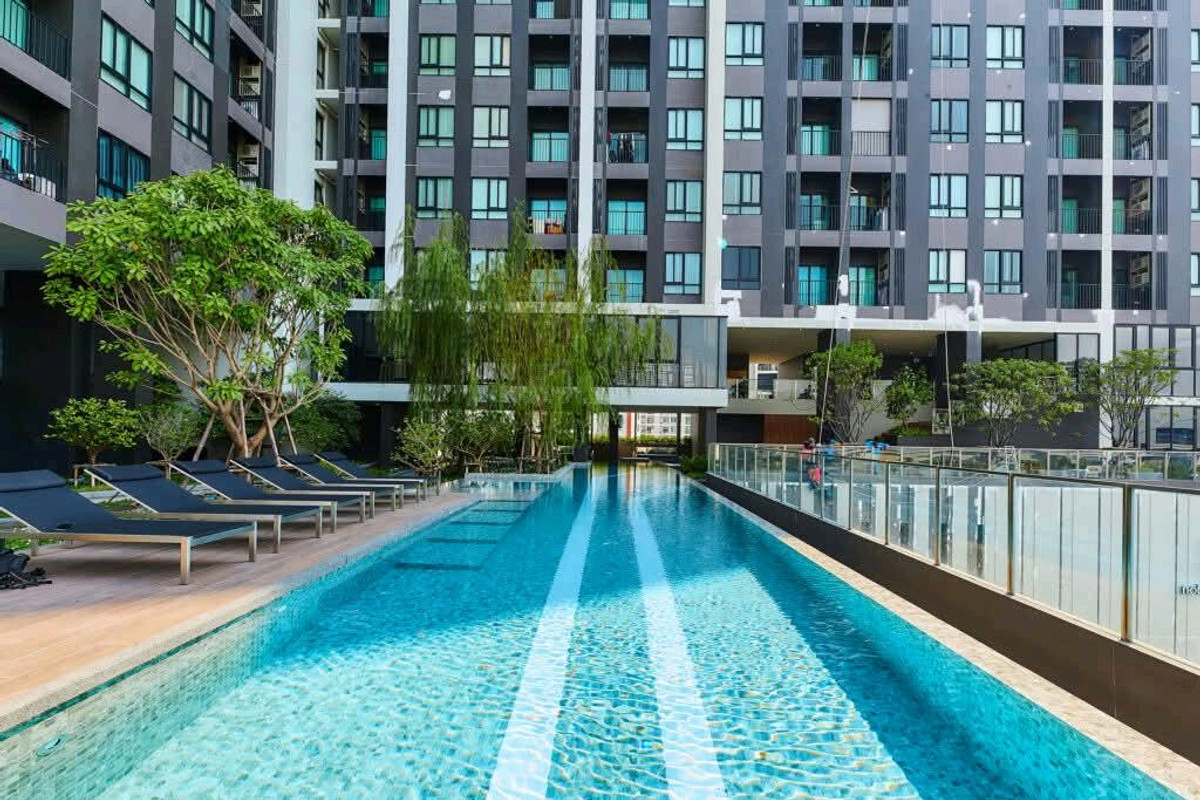 For RentCondoPattanakan, Srinakarin : 💥 Beautiful room, high floor, great view, next to the MRT Yellow Line in front of the project 💥