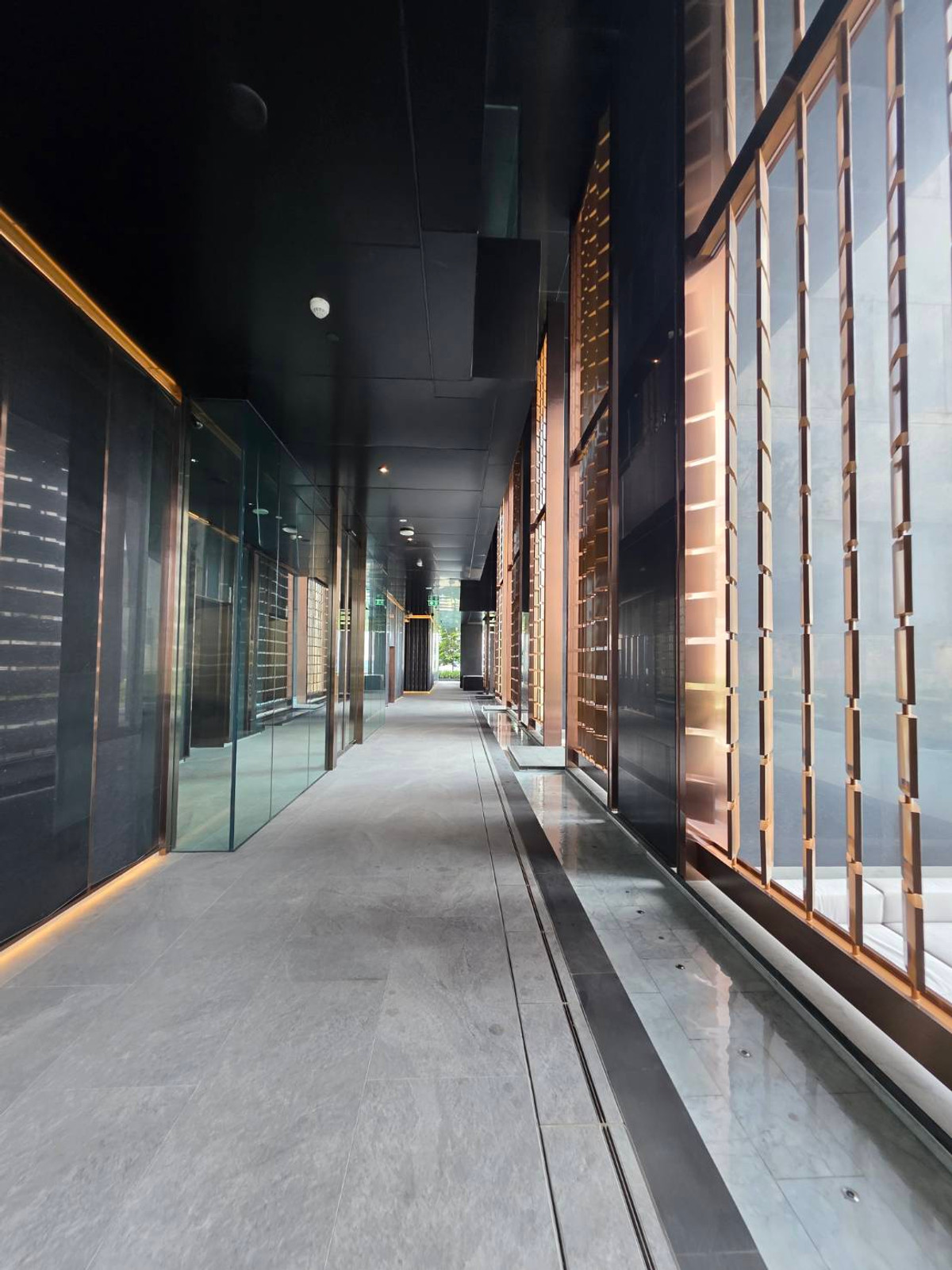 For SaleCondoWitthayu, Chidlom, Langsuan, Ploenchit : EI8HTEEN SEVEN: 3bed 3bath 173sqm. 72,000,000 Corner full lumpini view Am: 0656199198