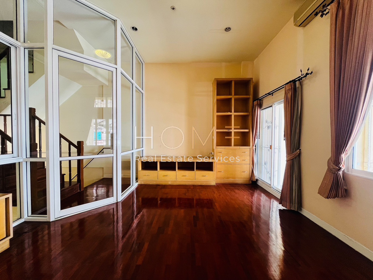 ให้เช่าทาวน์โฮมรัชดา ห้วยขวาง : บ้านกลางเมือง เหม่งจ๋าย รัชดา 2 / 3 ห้องนอน (เช่า), Baan Klang Muang Mengjai Ratchada 2 / 3 Bedrooms (FOR RENT) JANE040