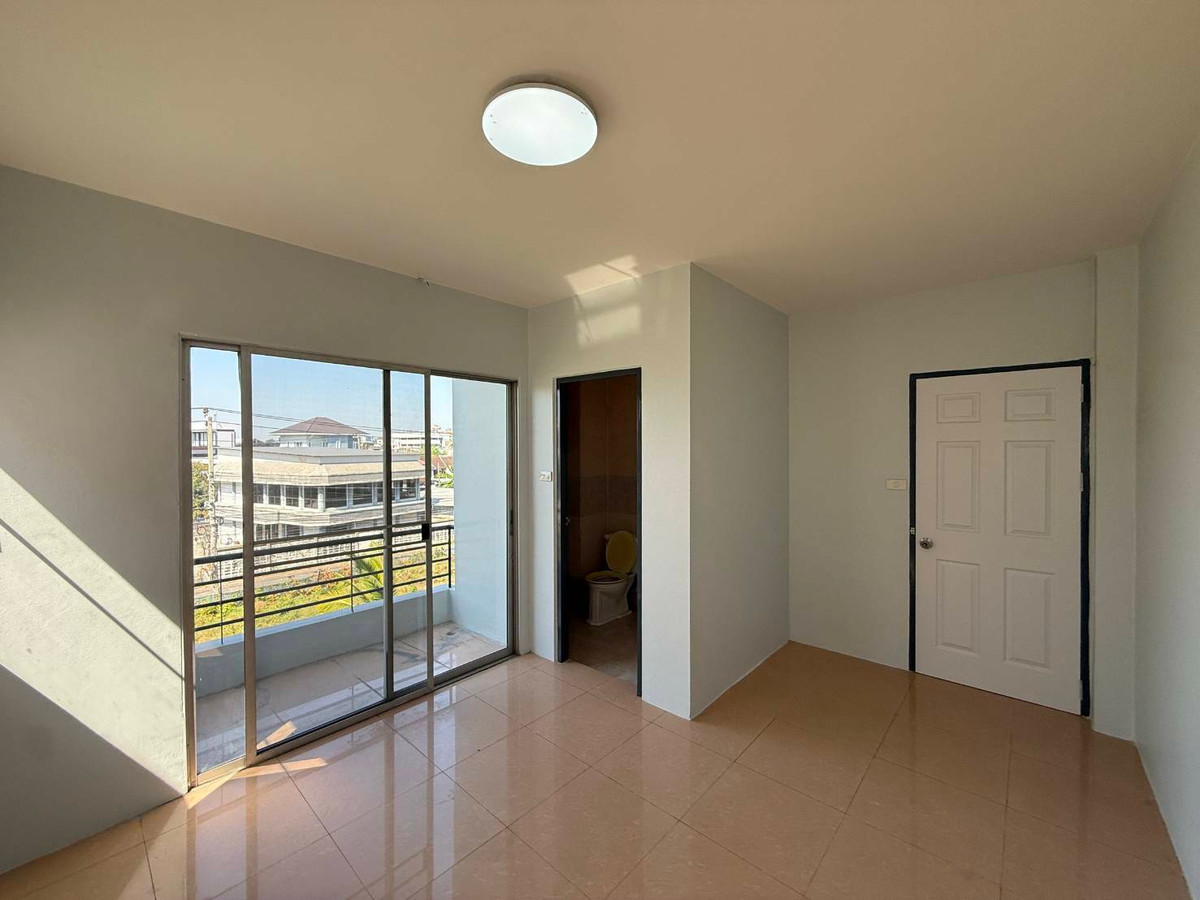 ขายโฮมออฟฟิศรัชดา ห้วยขวาง : สินธานี ลาดพร้าว 80 / 4 ห้องนอน (ขาย), Sinthanee Ladprao 80 / 4 Bedrooms (FOR SALE) JANE046