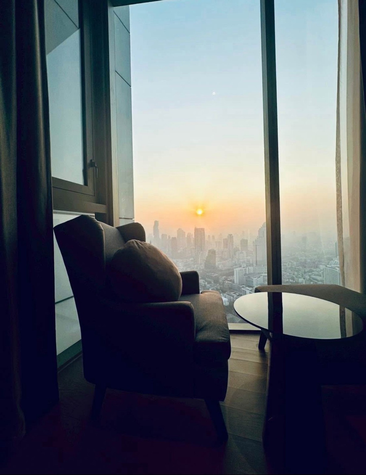 For RentCondoWongwianyai, Charoennakor : ⭐️ Magnolias Waterfront Residences ⭐️2 Beds 2 Baths, beautiful room, great view. Fully decorated, ready to move in.