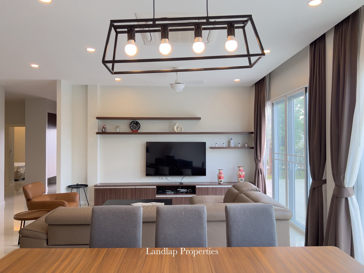 ให้เช่าพัทยา บางแสน ชลบุรี สัตหีบ : ให้เช่าบ้านเดี่ยวพัทยา พร้อสระว่ายน้ำส่วนตัว ระบบน้ำเกลือ บรรยากาศเงียบสงบ รายล้อมด้วยสวนสีเขียว ให้ความเป็นส่วนตัวสูง เหมาะสำหรับการอยู่อาศัยและพักผ่อนอย่างแท้จริง