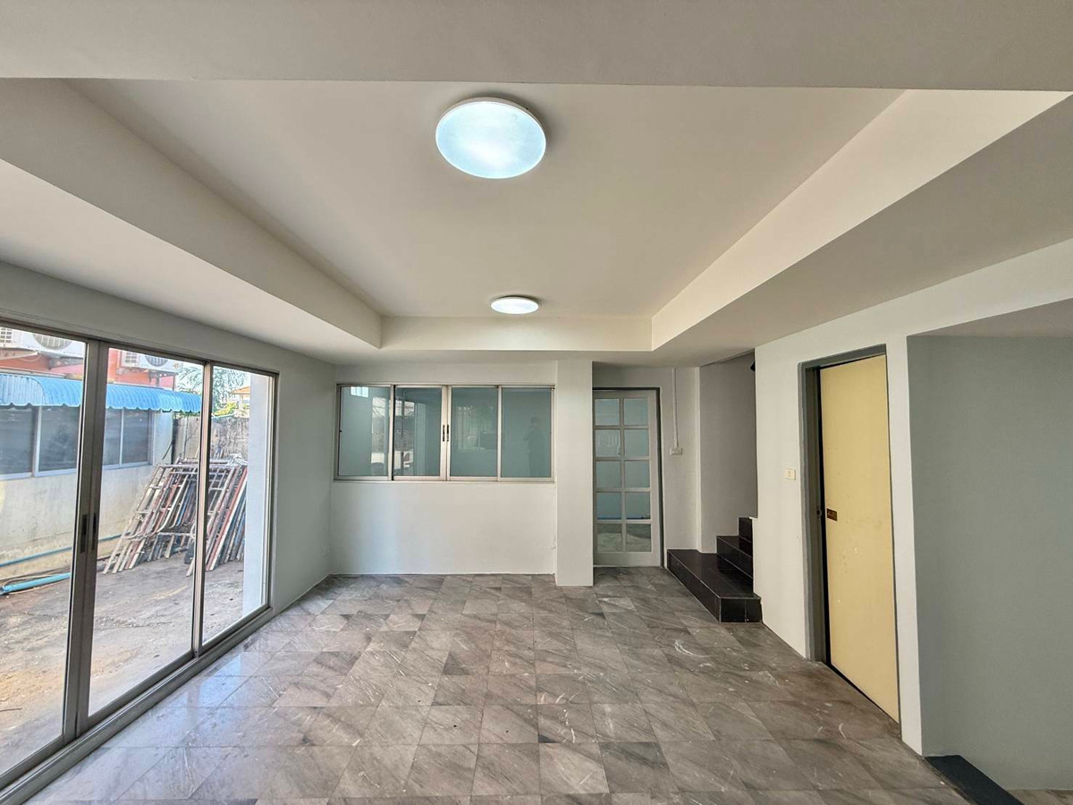 ขายโฮมออฟฟิศรัชดา ห้วยขวาง : สินธานี ลาดพร้าว 80 / 4 ห้องนอน (ขาย), Sinthanee Ladprao 80 / 4 Bedrooms (FOR SALE) JANE046