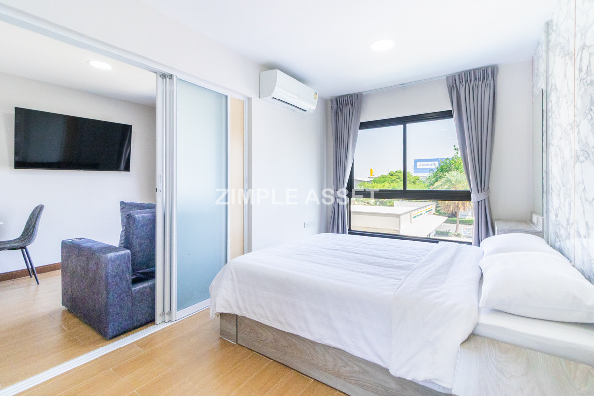 For RentSamut Prakan,Samrong : Line ID: @zimple_asset  Modern room apartment in Bang Phli, fully furnished with electrical appliances and great facilities Clean, secure, and conveniently located near shopping malls, community areas, and Bang Phli Industrial Estate.