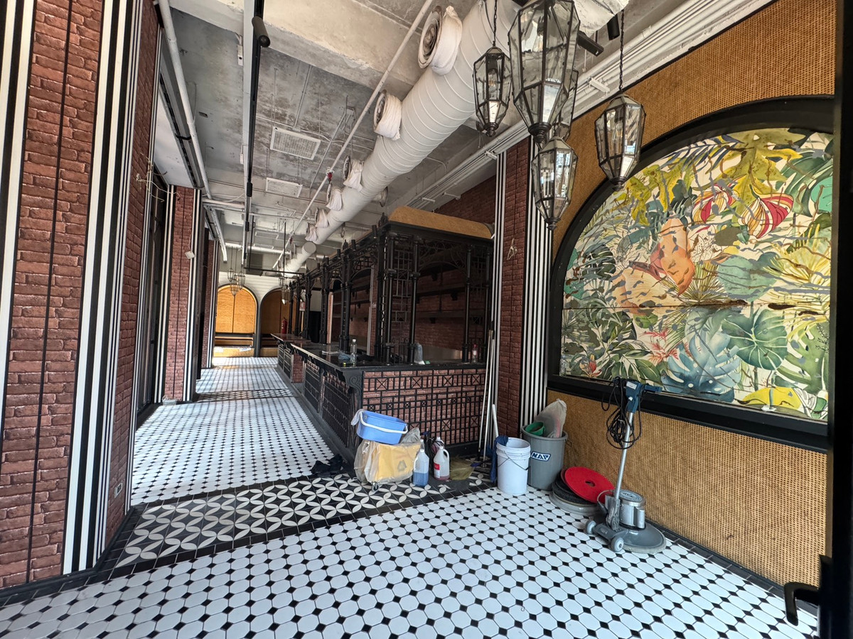 For RentRetail SpaceSukhumvit, Asoke, Thonglor : For rent, Retail Sukhumvit 87 sq m., near BTS Phrom Phong, near Emporium & EmQuartier.