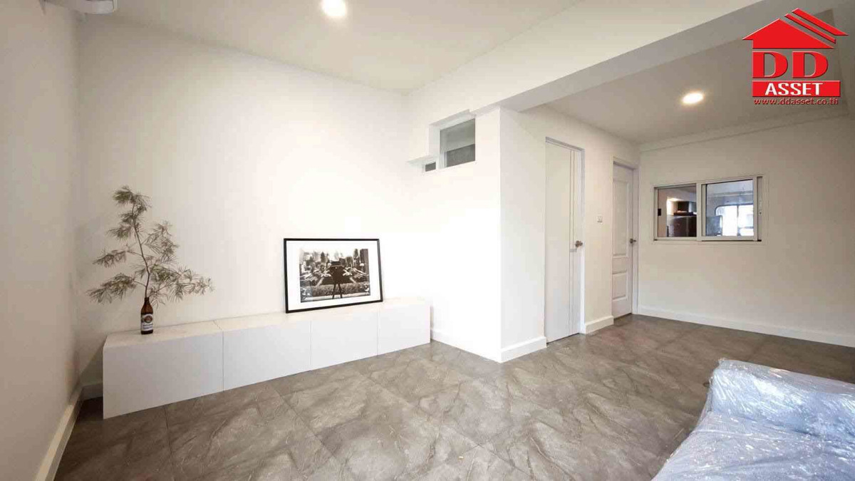 ทาวน์โฮมโชคชัย4 ลาดพร้าว71 : ขาย / ให้เช่า ทาวน์เฮาส์ 2 ชั้น โชคชัย 4 ซอย 55 รีโนเวทใหม่ เฟอร์นิเจอร์ครบ พร้อมอยู่ รหัสทรัพย์ : T8238