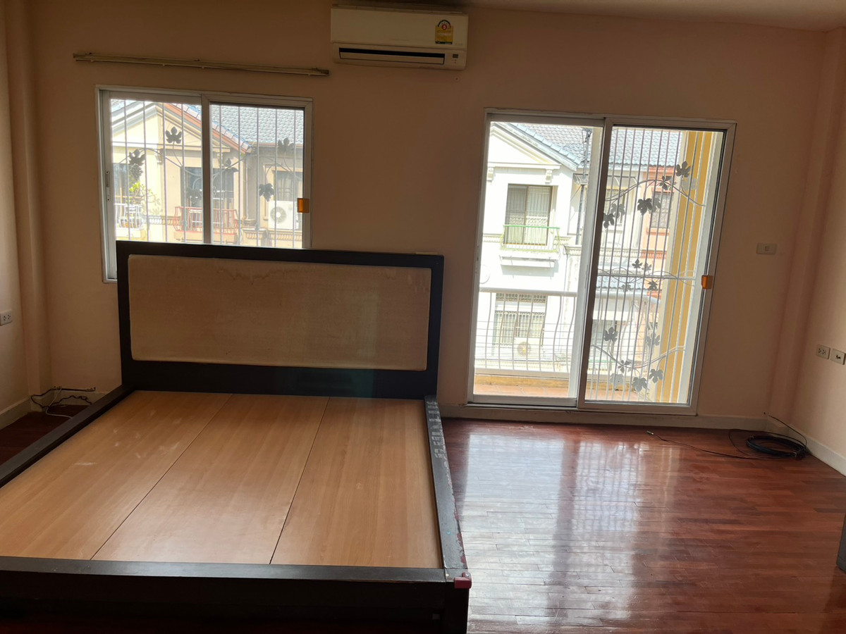 ขายทาวน์โฮมรัชดา ห้วยขวาง : บ้านกลางเมือง เหม่งจ๋าย รัชดา 2 / 3 ห้องนอน (ขาย), Baan Klang Muang Mengjai Ratchada 2 / 3 Bedrooms (FOR SALE) JANE040