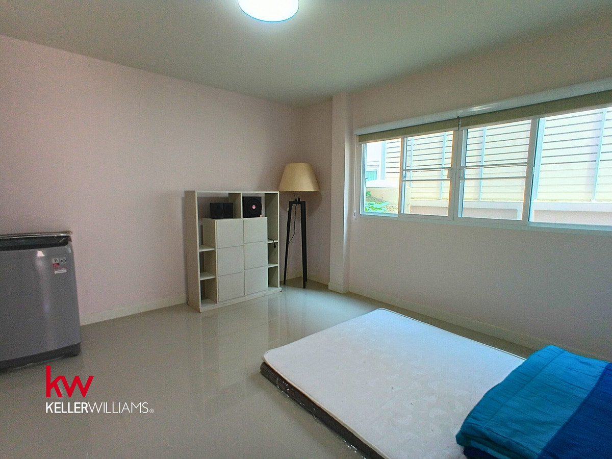 ขายมหาชัย สมุทรสาคร : [ขาย] บ้านแฝดอารมณ์บ้านเดี่ยว ริมแม่น้ำท่าจีน 🌿 หมู่บ้านณิชากร ท่าไม้ 1 (อิฐแดงทั้งหลัง) สภาพนางฟ้า 3 ปี พร้อมอยู่!