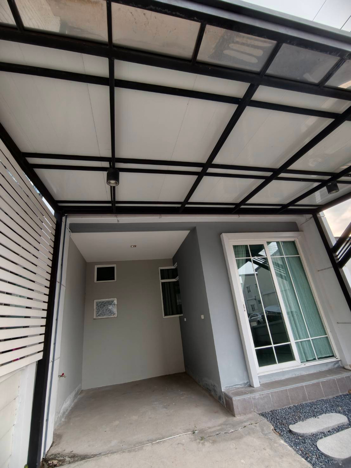 For RentTownhomeThaphra, Talat Phlu, Wutthakat : Golden Town Sathorn - Kanlapaphruek / 3 Bedrooms (FOR RENT) BALL292