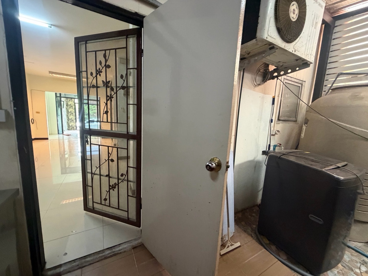 For RentTownhomePattanakan, Srinakarin : For rent, 3-story townhome, Suan Racha Village, Townhome, Krungthep Kreetha Soi 7.