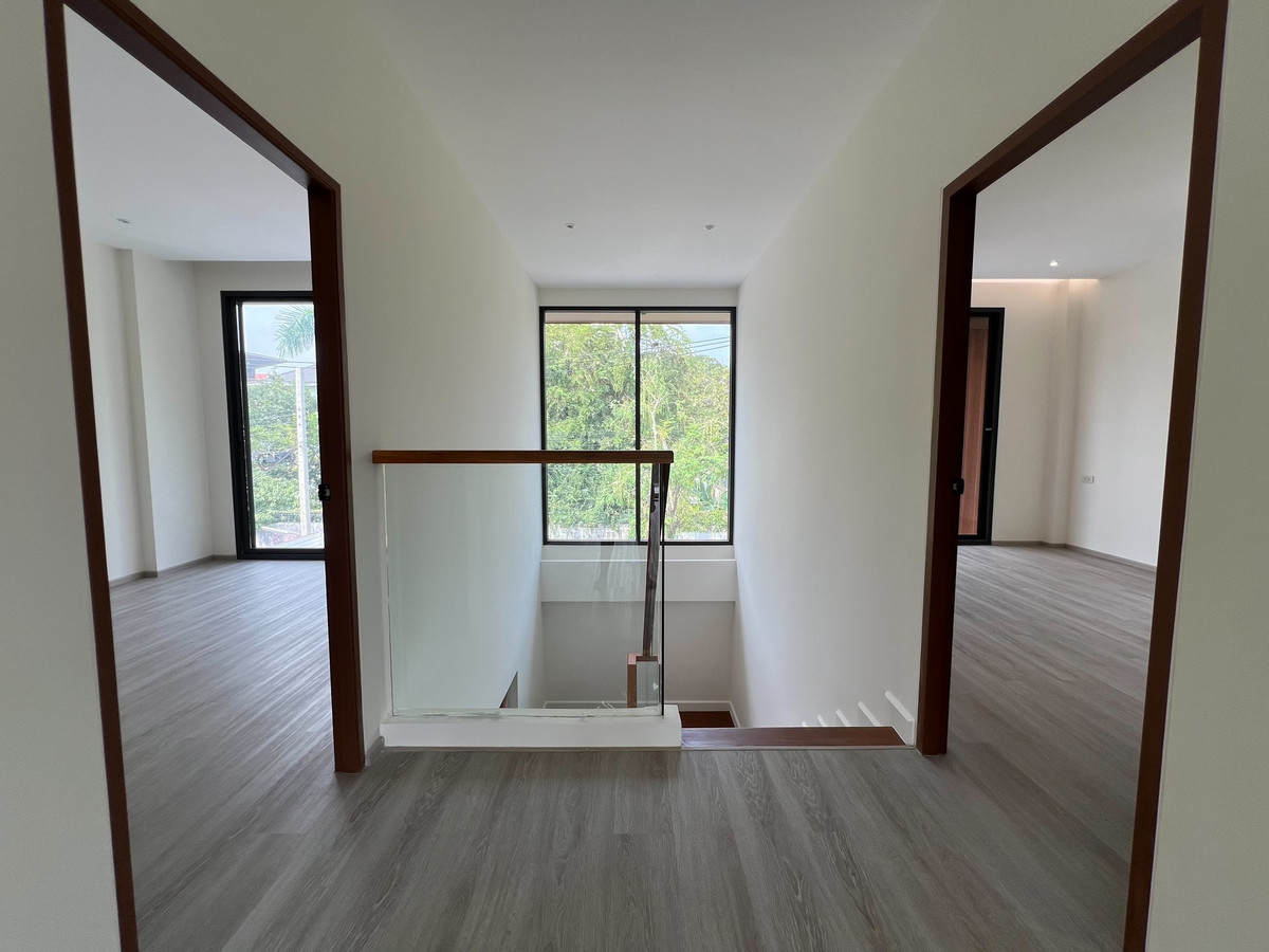 For SaleHouseSukhumvit, Asoke, Thonglor : Single house, Sukhumvit 71, corner house, 79 sq m, Pridi Banom 42, prime location, newly decorated.