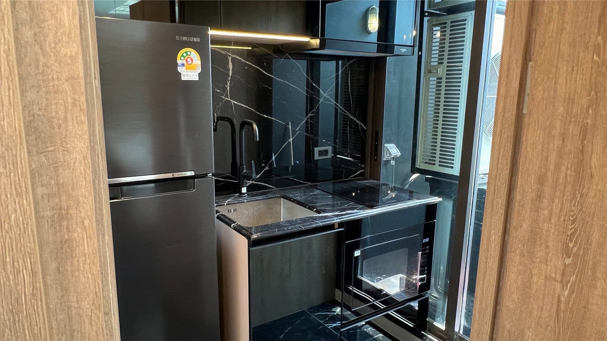 For SaleCondoPinklao, Charansanitwong : ✅ Newly renovated condo in Modern Luxury style, move-in ready with pool view, quiet and private ✅ The Tree RIO Bang-Aor Station