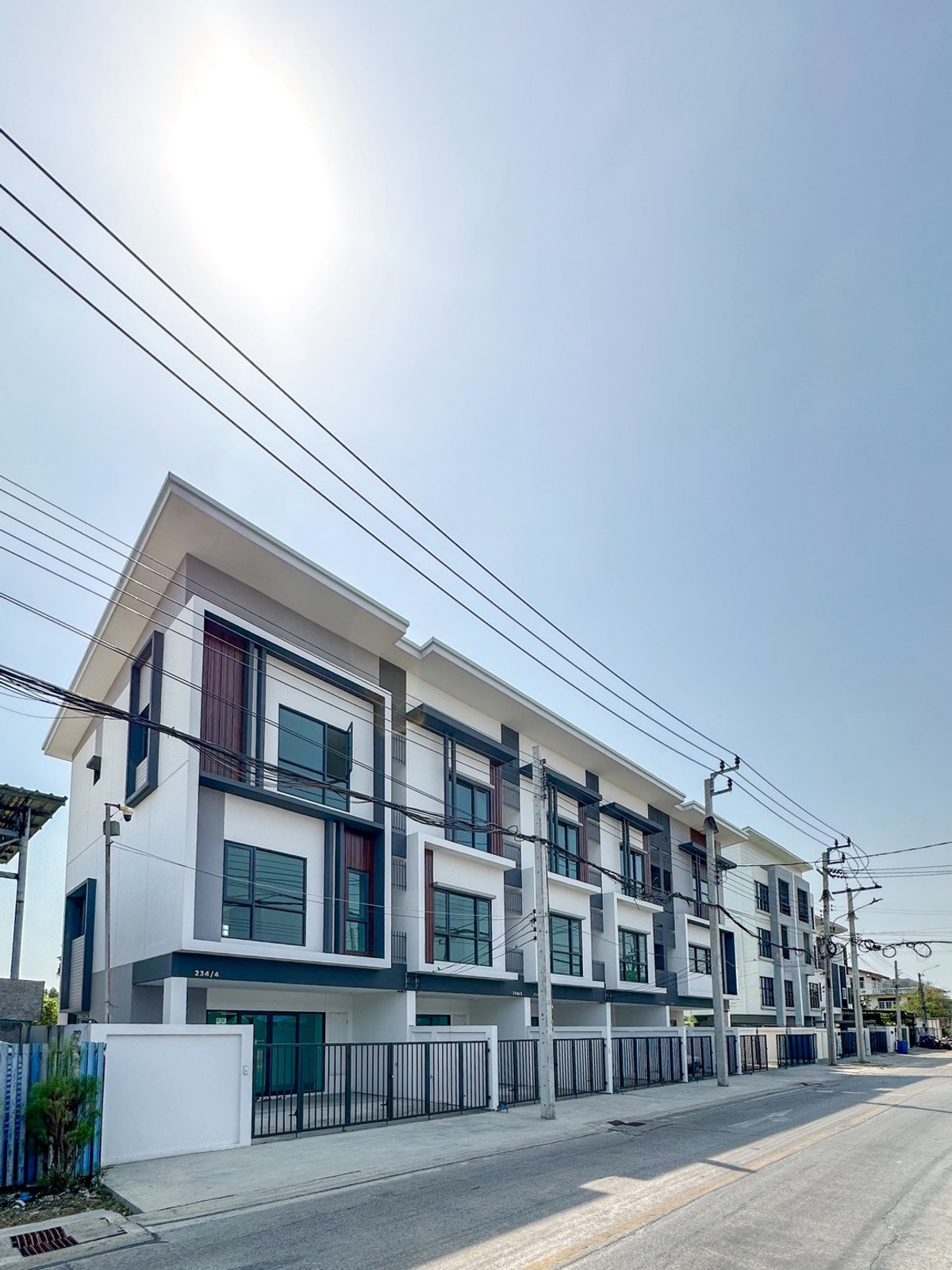 ขายสำนักงานลาดกระบัง สุวรรณภูมิ : ✨ ขายโฮมออฟฟิศ 3 ชั้น "Spectrum Home Office" – ยูนิตตำแหน่งสวย  🎖️