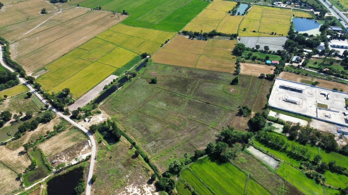 LandNakhon Sawan : 🔥 Land in Nong Kradon Nakhon Sawan 33-2-79 Rai, Pink Layout, Near Asian Highway!!!!!!!!!