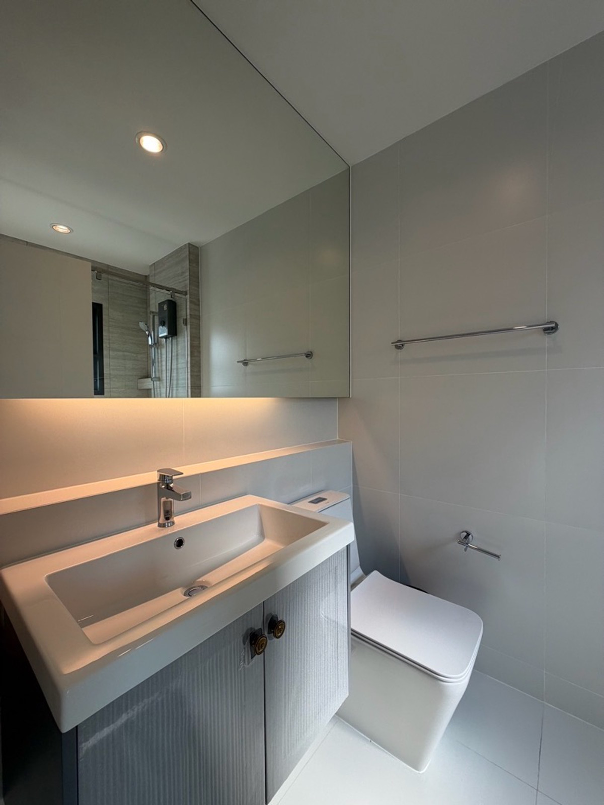 ให้เช่าบ้านบางนา แบริ่ง ลาซาล : ให้เช่าบ้านเดี่ยวหรู เศรษฐสิริ บางนา กม.10 บ้านเดี่ยวดีไซน์โมเดิร์น เรียบหรู ฟังก์ชันลงตัว เหมาะสำหรับครอบครัวที่ต้องการความเป็นส่วนตัวในโครงการระดับพรีเมียม