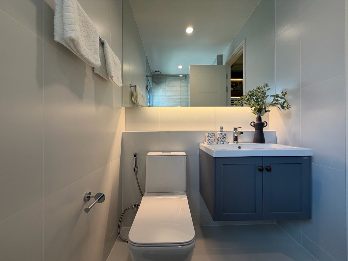 ให้เช่าบ้านบางนา แบริ่ง ลาซาล : ให้เช่าบ้านเดี่ยวหรู เศรษฐสิริ บางนา กม.10 บ้านเดี่ยวดีไซน์โมเดิร์น เรียบหรู ฟังก์ชันลงตัว เหมาะสำหรับครอบครัวที่ต้องการความเป็นส่วนตัวในโครงการระดับพรีเมียม