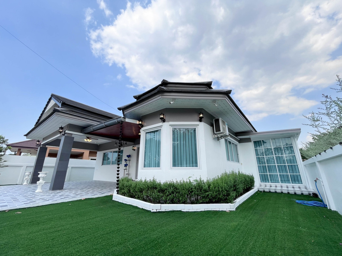 For SaleHousePattaya, Bangsaen, Chonburi : Moo Baan Pornthep Garden Ville 6 / 3 Bedrooms (FOR SALE) BEWN136