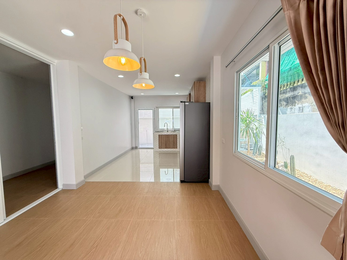 For RentHouseOnnut, Udomsuk : 🐈🎊 Urgent House On Nut 40 for rent with a small garden inside the house. Can turn animals